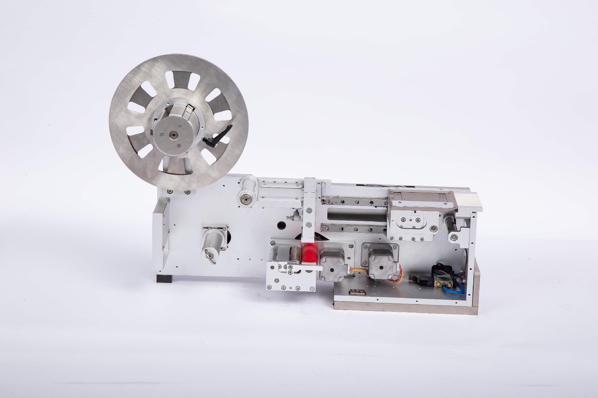 后撒式标签飞达