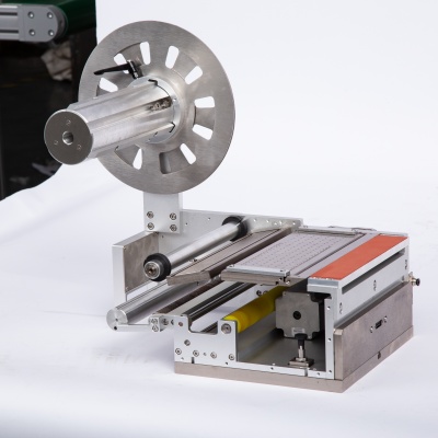 前推式剥标飞达